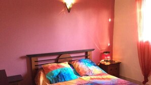 1 室のベッドルーム、WiFi、ベッドシーツ