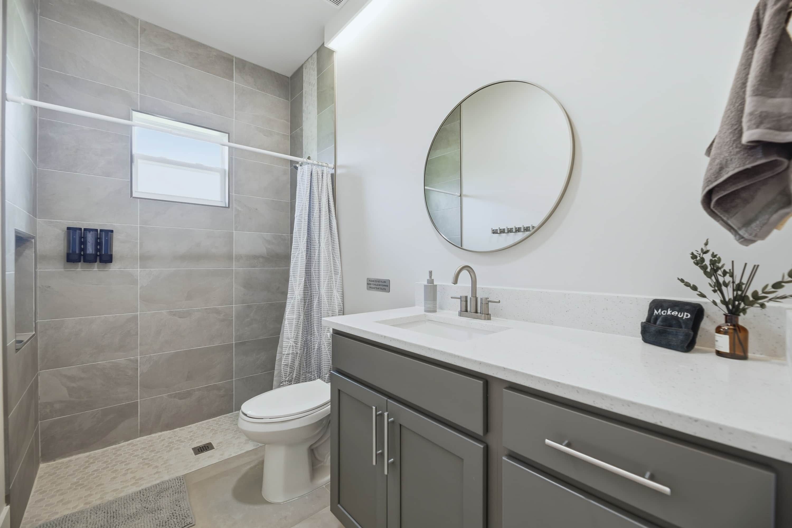 Bruser, hårtørrer, håndklæder, Sæbe