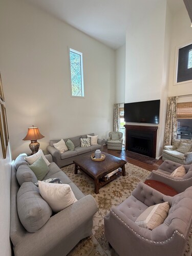 Walk to Kyle Field! Perfect location for all things Texas A&M