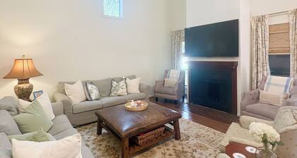 The Aggieland House _ Game Day Retreat _ Walk to Kyle Field_Convenient Parking