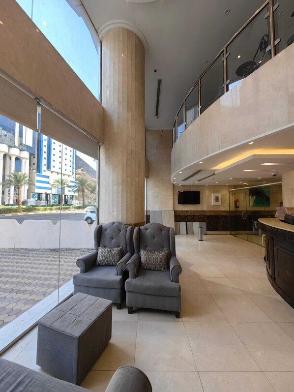 Lobby sitting area - Manazel Alzaereen Hotel 2 (Makkah)