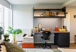 Blackout curtains, free WiFi - Student Only Element (London)