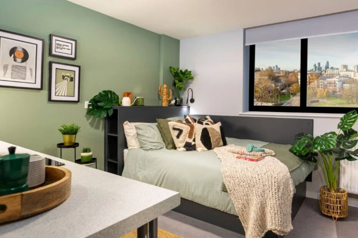 Blackout drapes, free WiFi