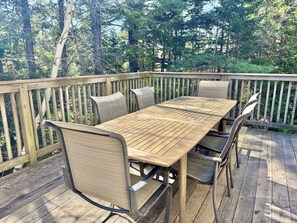 A wooden deck with a table and chairs. - #1 Pine Ridge Bar Harbor Hideaway (Bar Harbor)