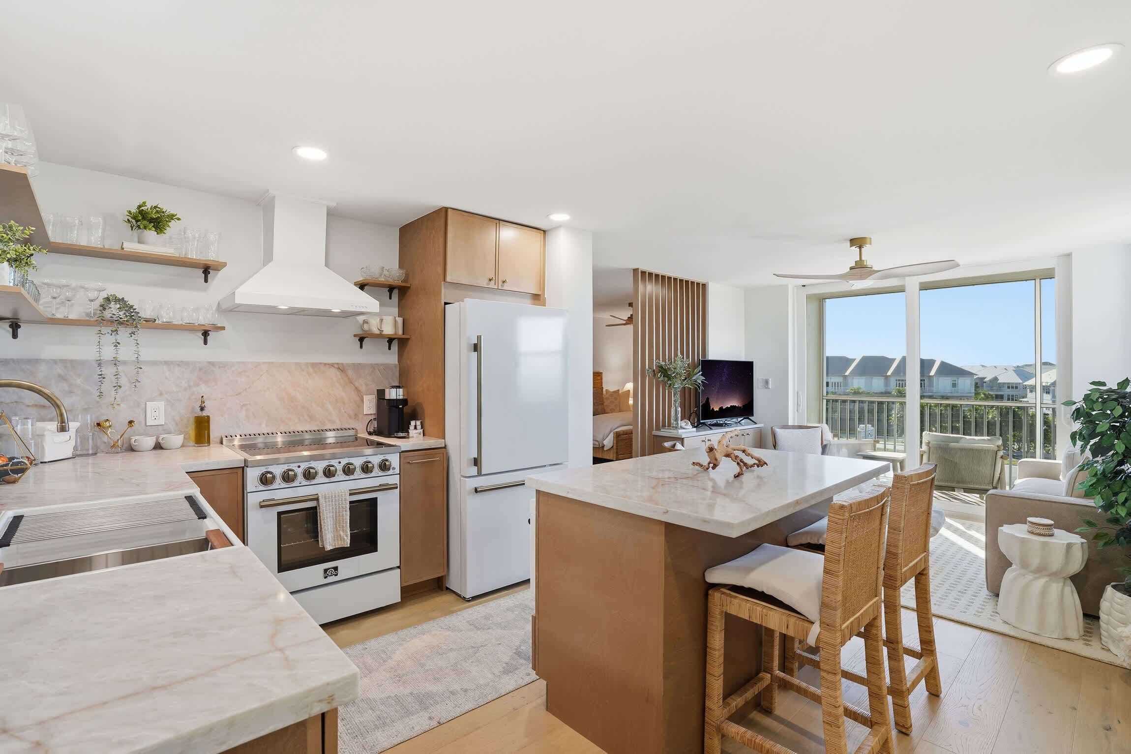 Refrigerador, microondas, horno y parrilla de estufa 