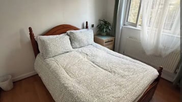 Strykjärn/strykbräda, wi-fi och sängkläder