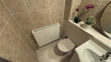 Handdukar och toalettpapper