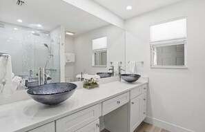 Hair dryer, towels - Clear Day - Luxury on the Water (Fort Myers Beach)