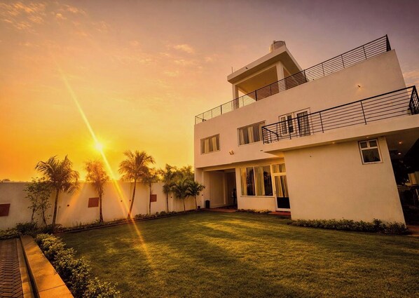 Exterior - Luxury 3-Bedroom Villa with Private Pool & Garden for a relaxing getaway, Jaipur (Jaipur)