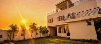 Luxury 3-Bedroom Villa with Private Pool & Garden for a relaxing getaway, Jaipur