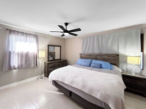 4 habitaciones, tabla de planchar con plancha, wifi y ropa de cama 