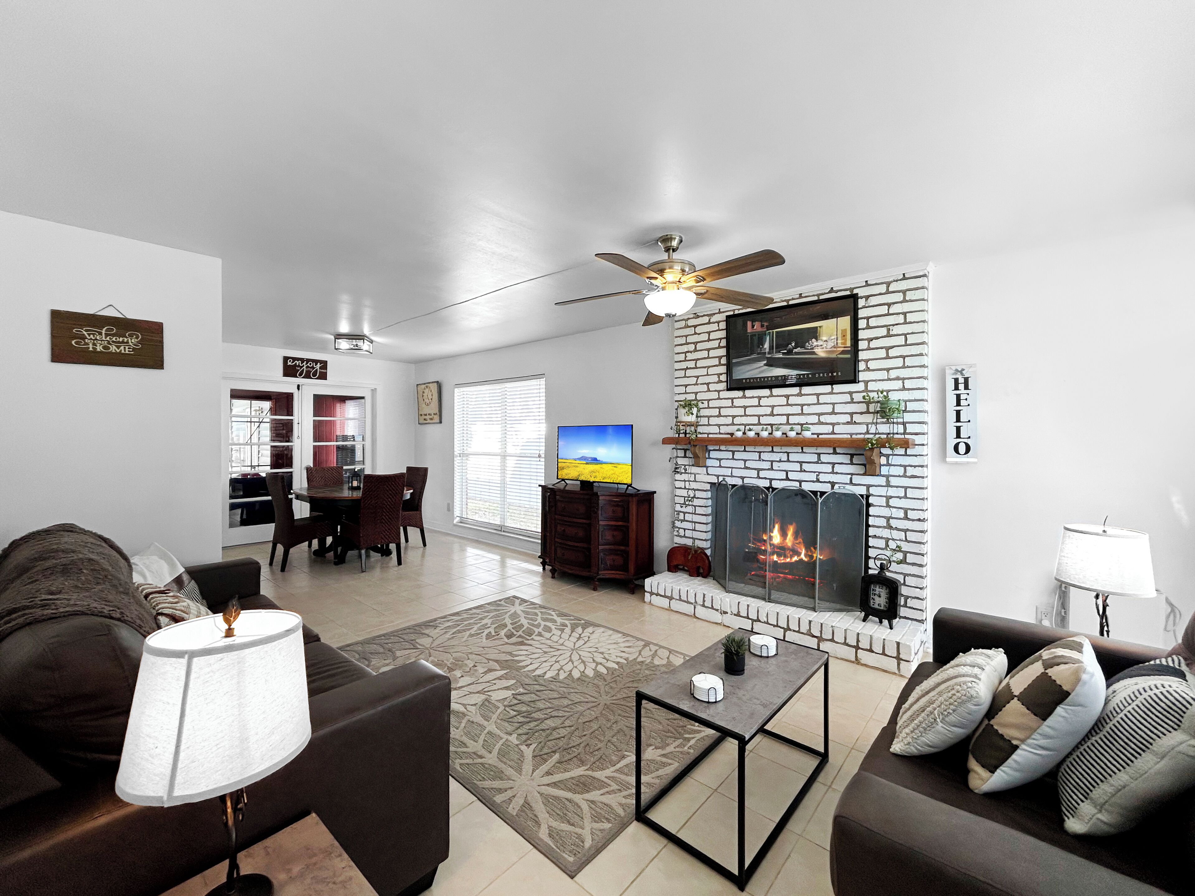 Smart-tv en een open haard