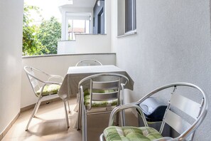 Outdoor dining - APARTMANI KALIGER (Pakoštane)