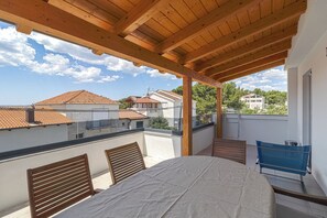 Outdoor dining - APARTMANI KALIGER (Pakoštane)