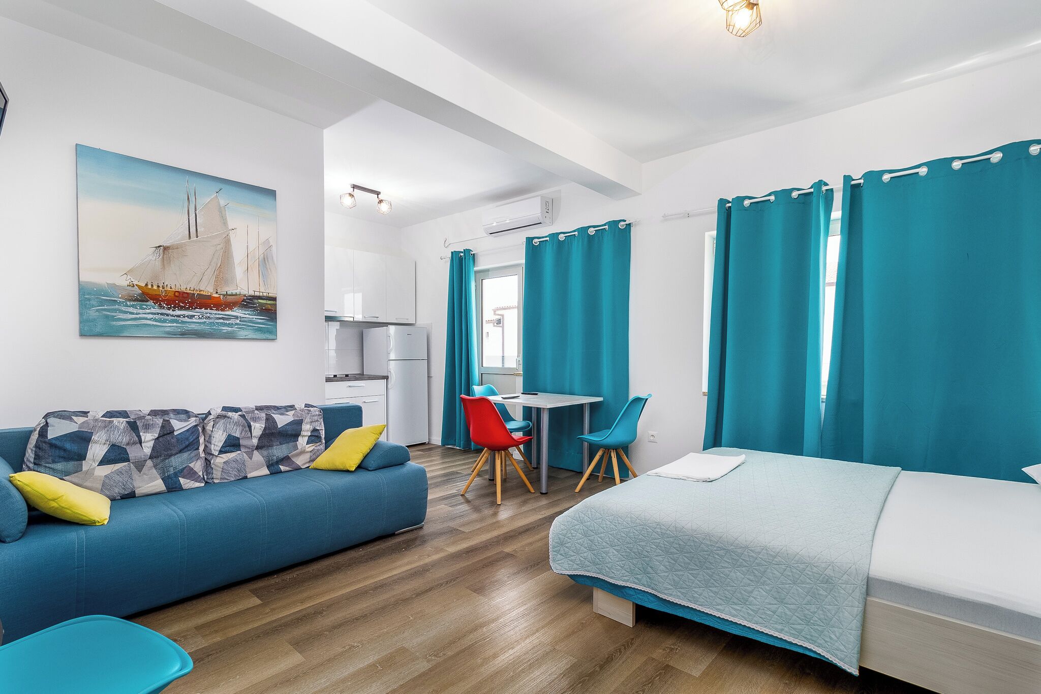 1 bedroom, bed sheets