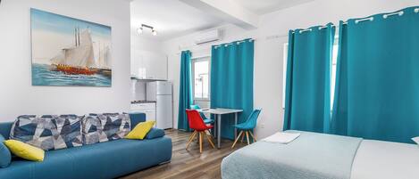 1 bedroom, bed sheets