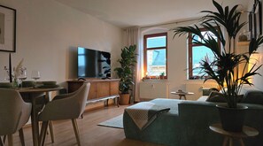 Living area - A central, quiet apartment near the main train station, the university, and downtown Chemnitz (Chemnitz)