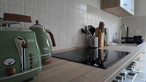 Oven, stovetop - Central & quiet apartment near the main station, university and Chemnitz city center (Chemnitz)