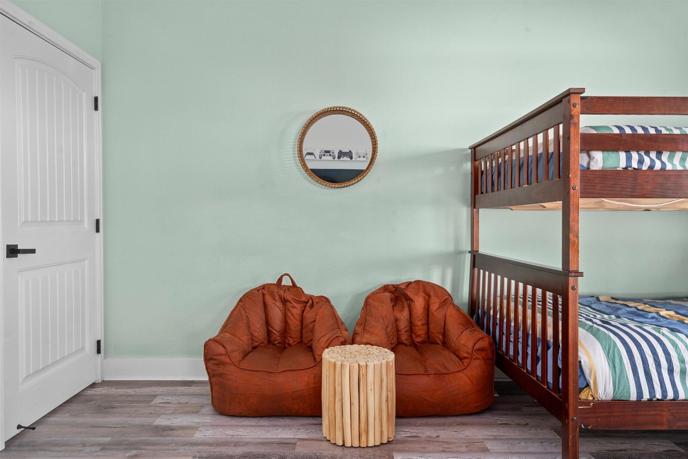 4 bedrooms, iron/ironing board, travel cot, free WiFi