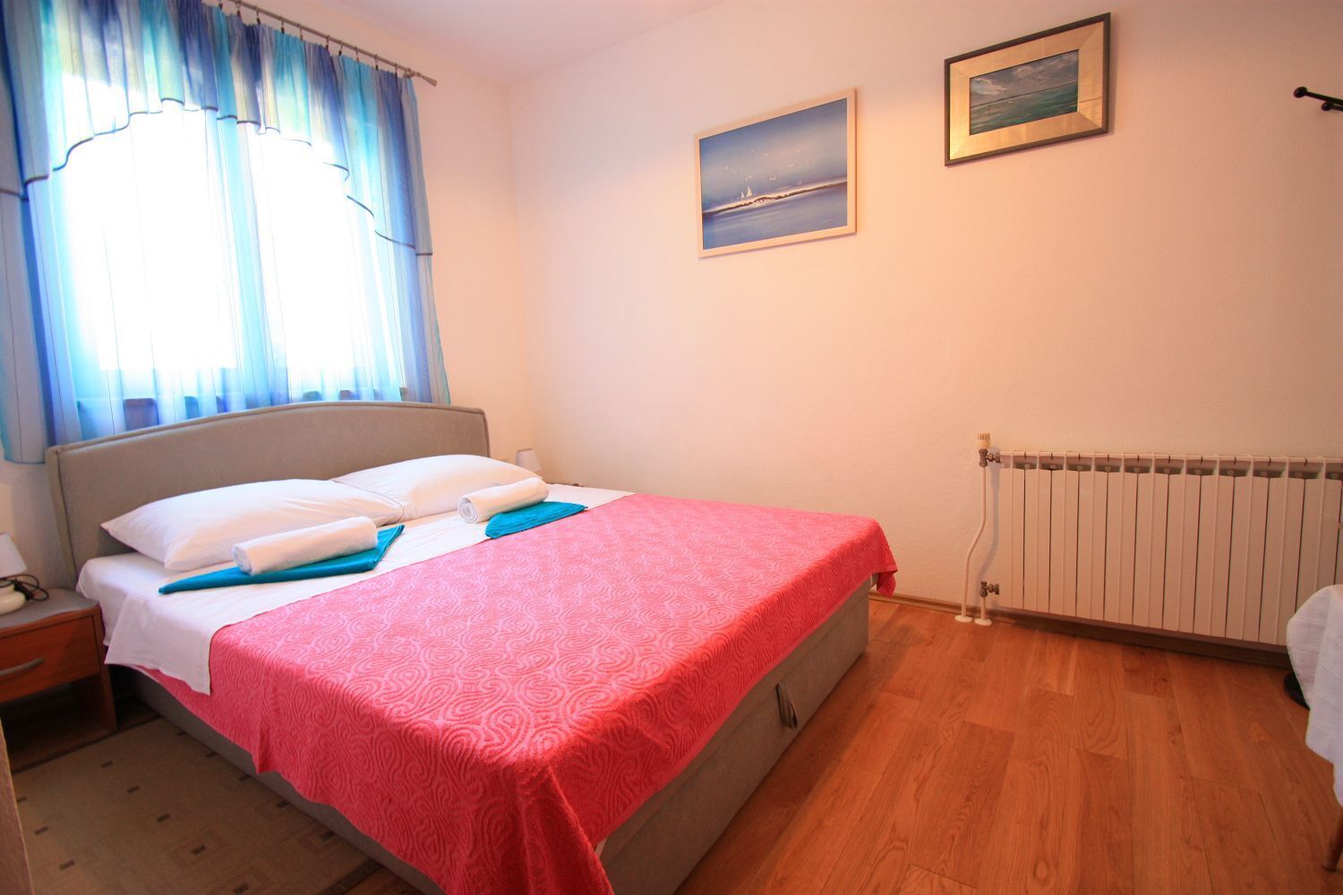 2 bedrooms, desk, free WiFi, bed sheets