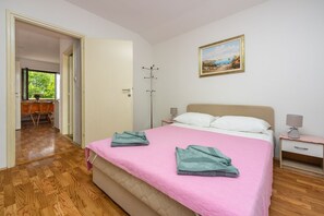 2 habitaciones, escritorio, wifi gratis y ropa de cama 