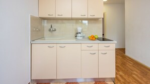 Private kitchen - Bright apartment with stunning sea views and only 300 metres from the beach – pets welcome (Dramalj)