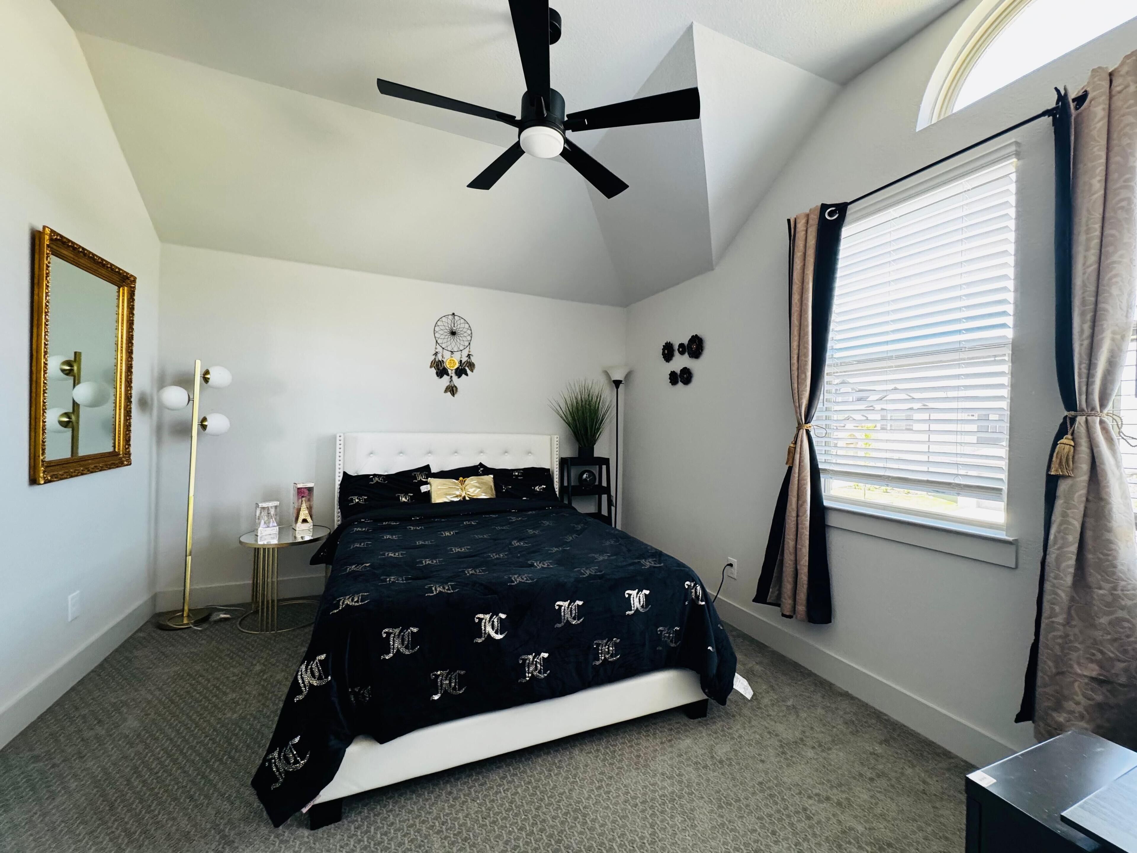 2 soverom, strykejern/-brett, wi-fi og sengetøy