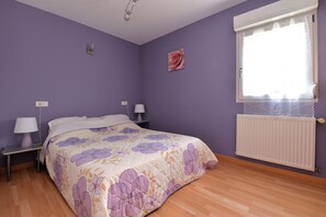 3 bedrooms, iron/ironing board, WiFi, bed sheets - Gîtes "Aux berges de l'Ill" for up to 6 people in Logelheim near Colmar (Logelheim)