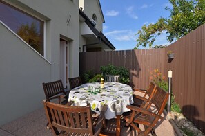 Outdoor dining - Gîtes "Aux berges de l'Ill" for up to 6 people in Logelheim near Colmar (Logelheim)
