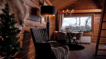 Superior Apartment, River View | Blackout curtains, travel cot, rollaway beds, bed sheets