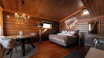 Superior-Apartment, Flussblick | Verdunkelungsvorhänge, Reisekinderbett, Zustellbetten, Bettwäsche