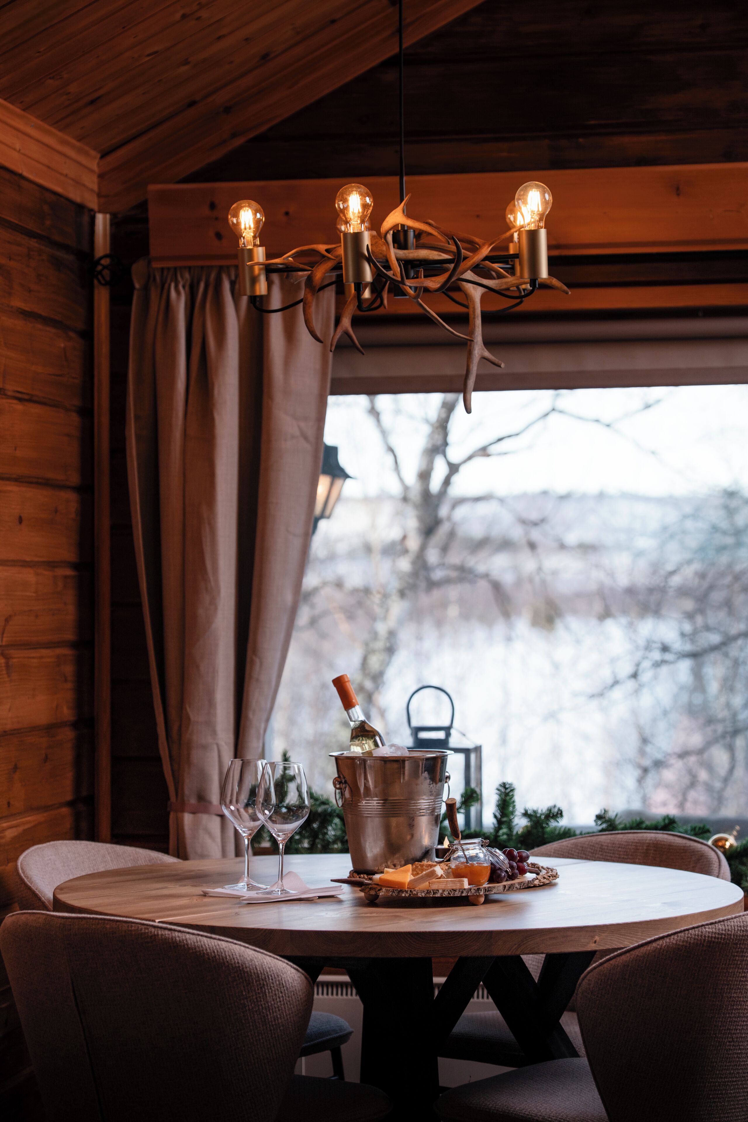 Superior Apartment, River View | Dining room