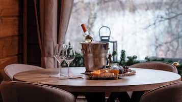 Superior Apartment, River View | Dining room