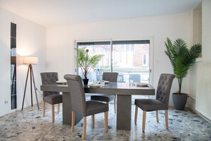 Dining - Le Saint-Quentin - Studio avec Terrasse (Saint Quentin)