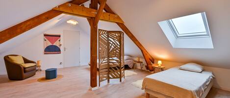 Fer et planche Ă repasser, accĂšs au Wi-Fi (inclus), literie fournie