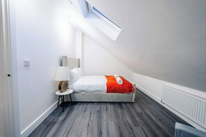 2 slaapkamers, een strijkplank/strijkijzer, wifi, beddengoed