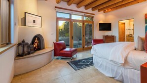 3 bedrooms, free WiFi, bed sheets - Luxury Adobe Retreat with Jemez Mountain Views (Santa Fe)