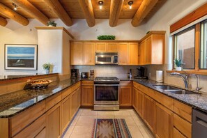 Microwave, oven, stovetop, dishwasher - Luxury Adobe Retreat with Jemez Mountain Views (Santa Fe)