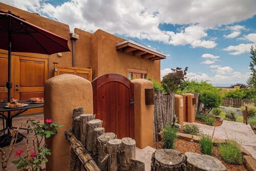 Luxury Adobe Retreat with Jemez Mountain Views