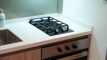 Studio, 1 King-Bett, Balkon, Stadtblick | Eigene Küche | Kochgeschirr/Geschirr/Besteck, Esstisch