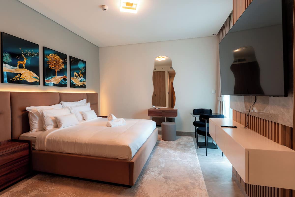 Studio, 1 King-Bett, Balkon, Stadtblick | Hochwertige Bettwaren, Bügeleisen/Bügelbrett, kostenloses WLAN