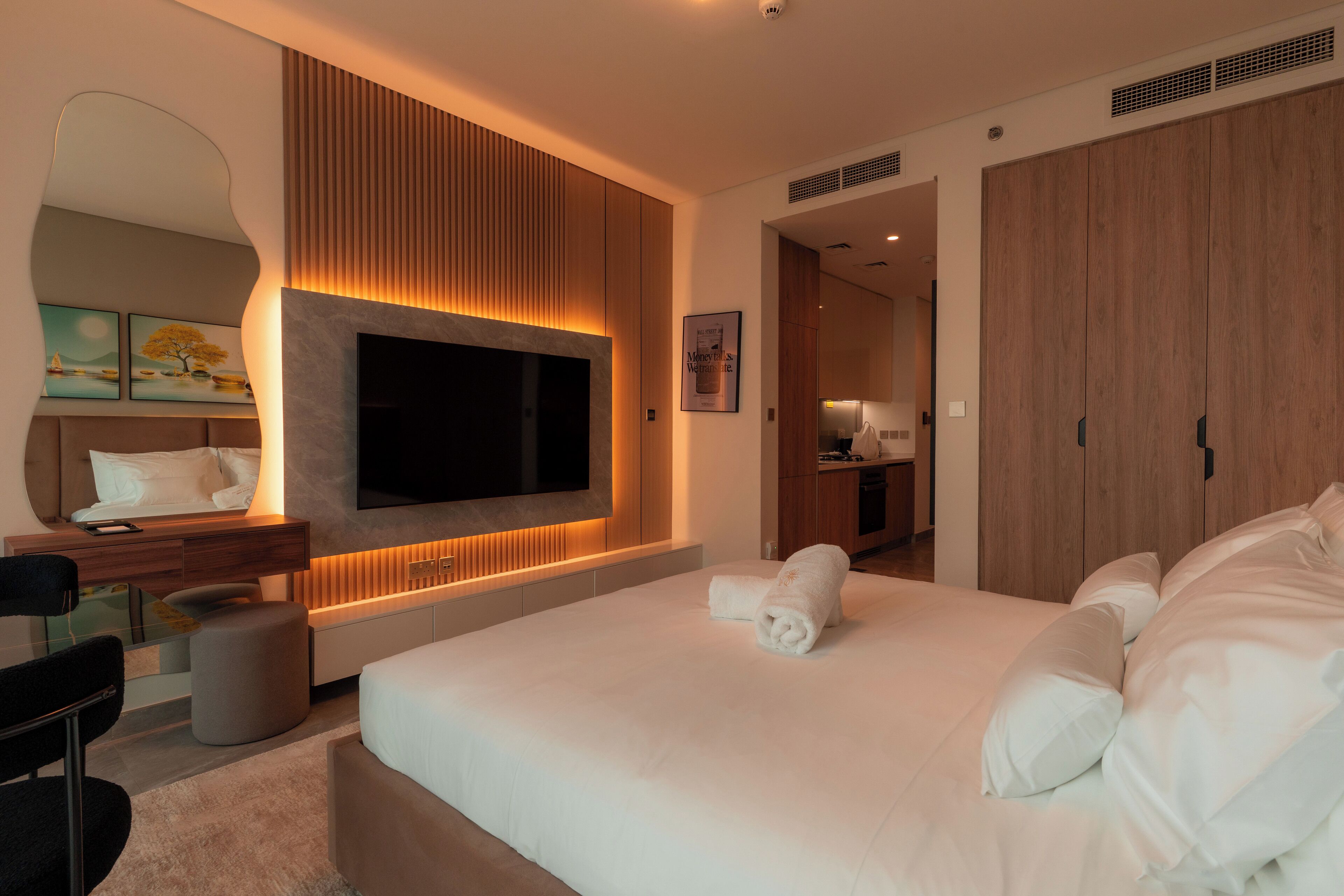 Estudio Premium, 1 cama King size, balcón | Ropa de cama de alta calidad y tabla de planchar con plancha 