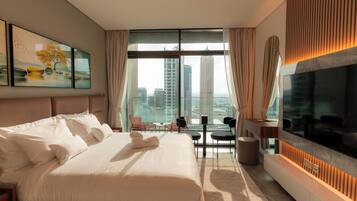 Superior Studio, 1 King Bed, Balcony, Canal View | Premium bedding, iron/ironing board, free WiFi, bed sheets