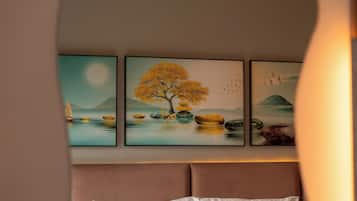 Premium Studio, 1 King Bed, Balcony, Burj Khalifa View | Premium bedding, iron/ironing board, free WiFi, bed sheets