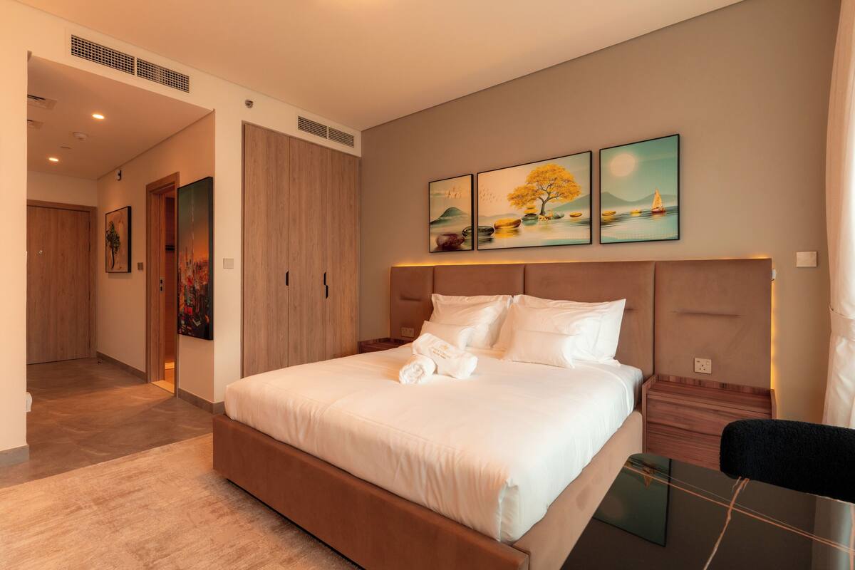 Premium studio, 1 kingsize bed, balkon | Luxe beddengoed, een strijkplank/strijkijzer, gratis wifi, beddengoed