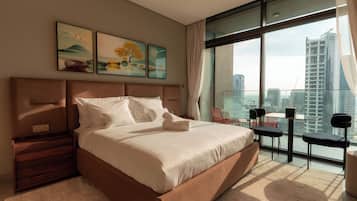 Superior Studio, 1 King Bed, Balcony, Canal View | Premium bedding, iron/ironing board, free WiFi, bed sheets