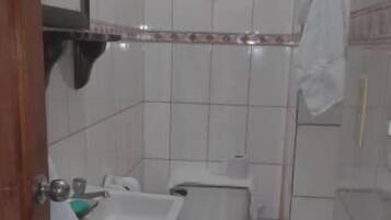 Family Quadruple Room, Patio, Garden View | Bathroom