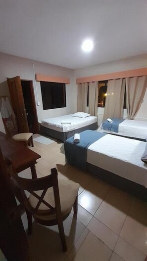 Family Room, Patio, Garden View | Free WiFi - Terraza de daysi (León)