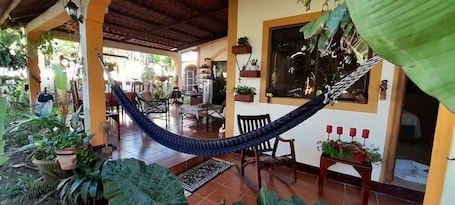 Restaurante al aire libre. Terraza de daysi
