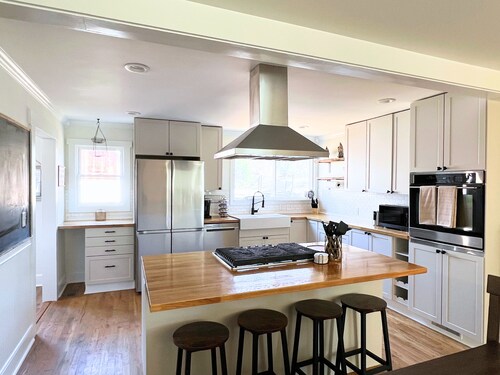 Historic 1890s Asheville Farmhouse Retreat • Sleeps 13 • Hot Tub + Playground